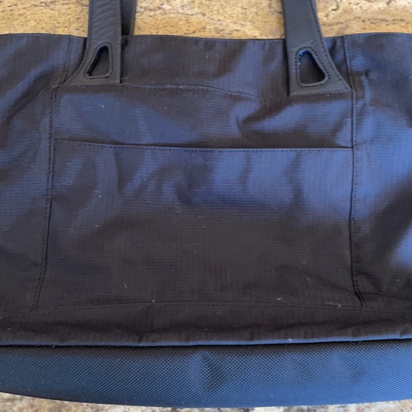 Tumi Tote like New - Picture 7 of 12